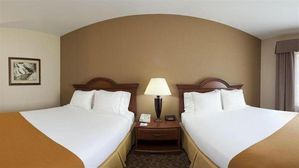 ברוורד Comfort Inn & Suites מראה חיצוני תמונה