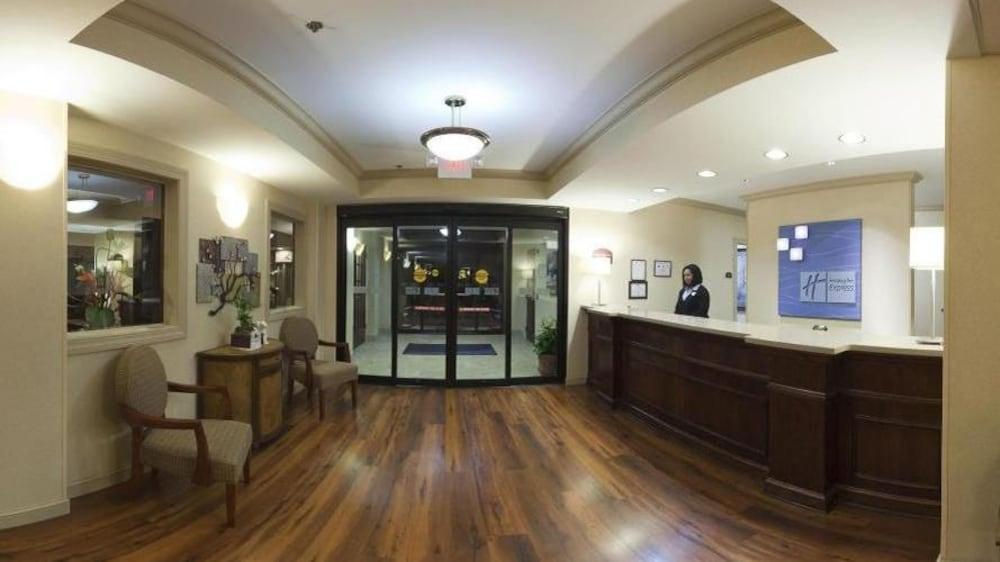 ברוורד Comfort Inn & Suites מראה חיצוני תמונה