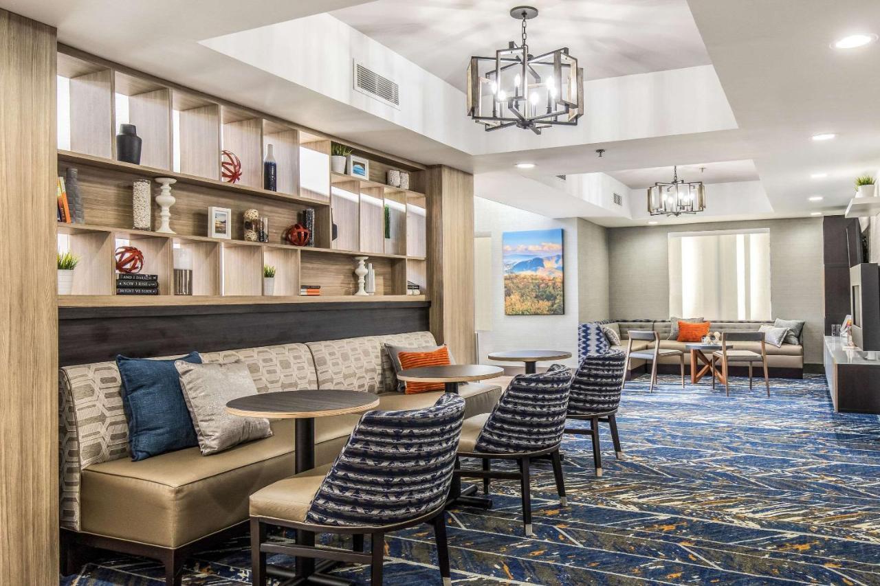 ברוורד Comfort Inn & Suites מראה חיצוני תמונה