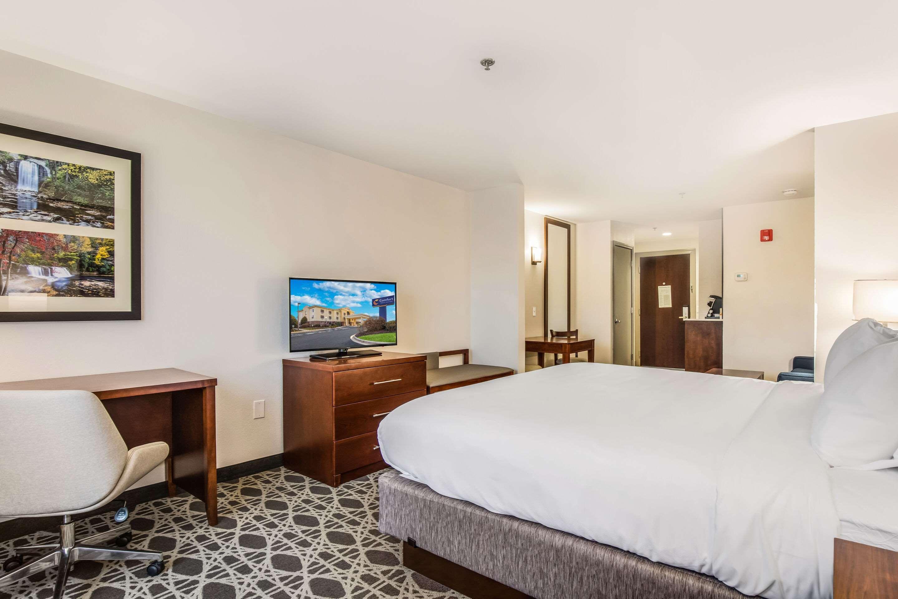 ברוורד Comfort Inn & Suites מראה חיצוני תמונה