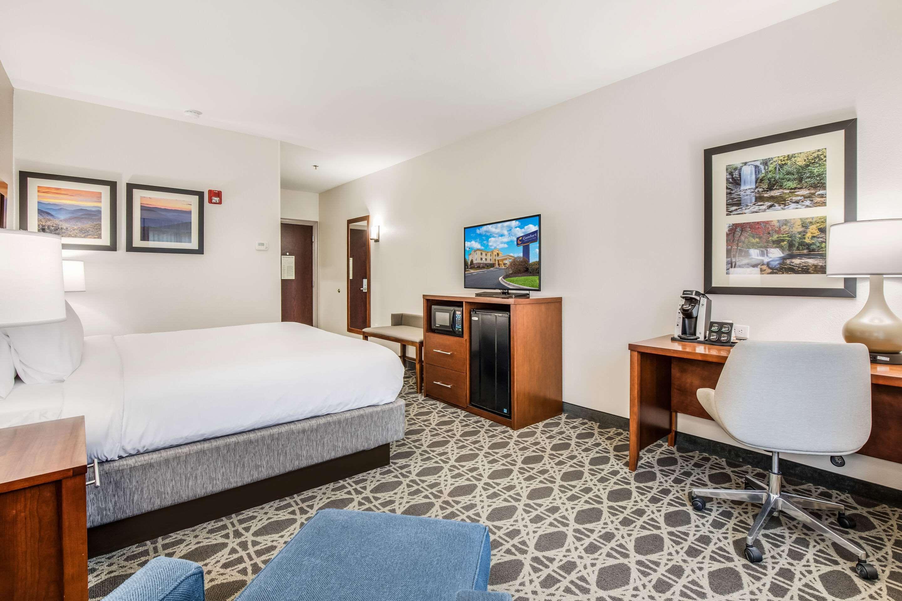 ברוורד Comfort Inn & Suites מראה חיצוני תמונה