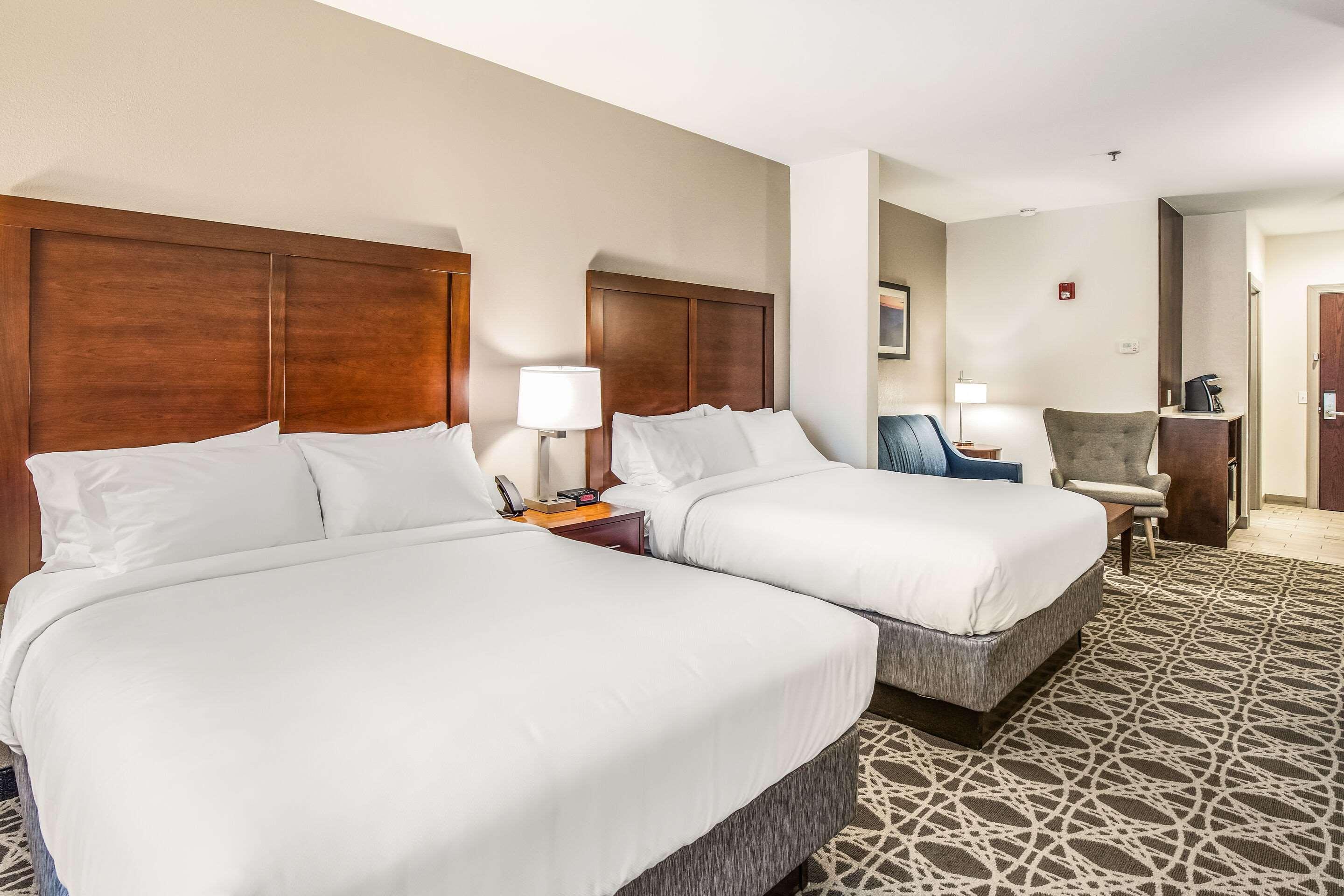 ברוורד Comfort Inn & Suites מראה חיצוני תמונה