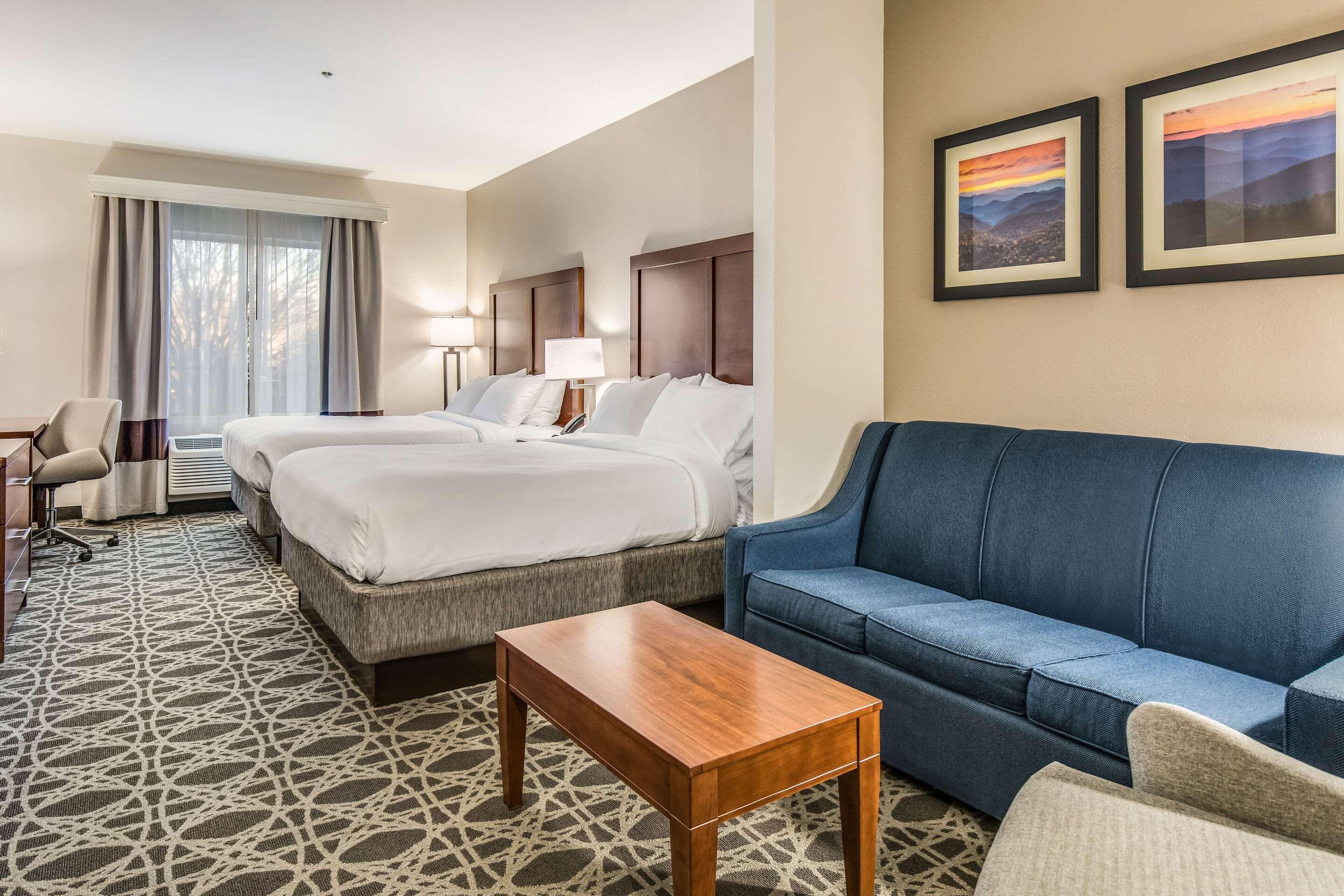 ברוורד Comfort Inn & Suites מראה חיצוני תמונה