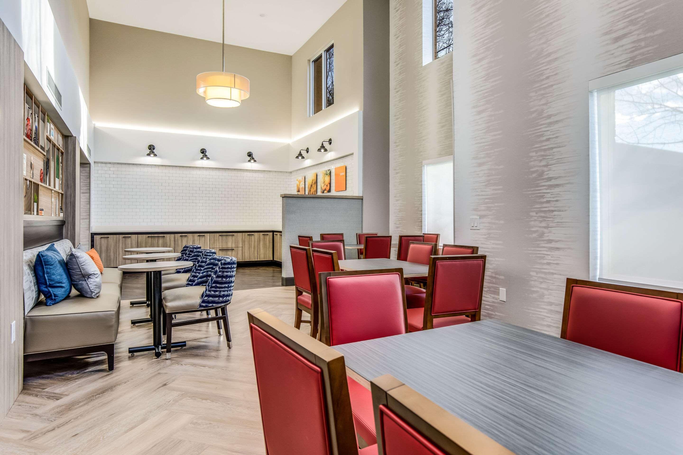 ברוורד Comfort Inn & Suites מראה חיצוני תמונה
