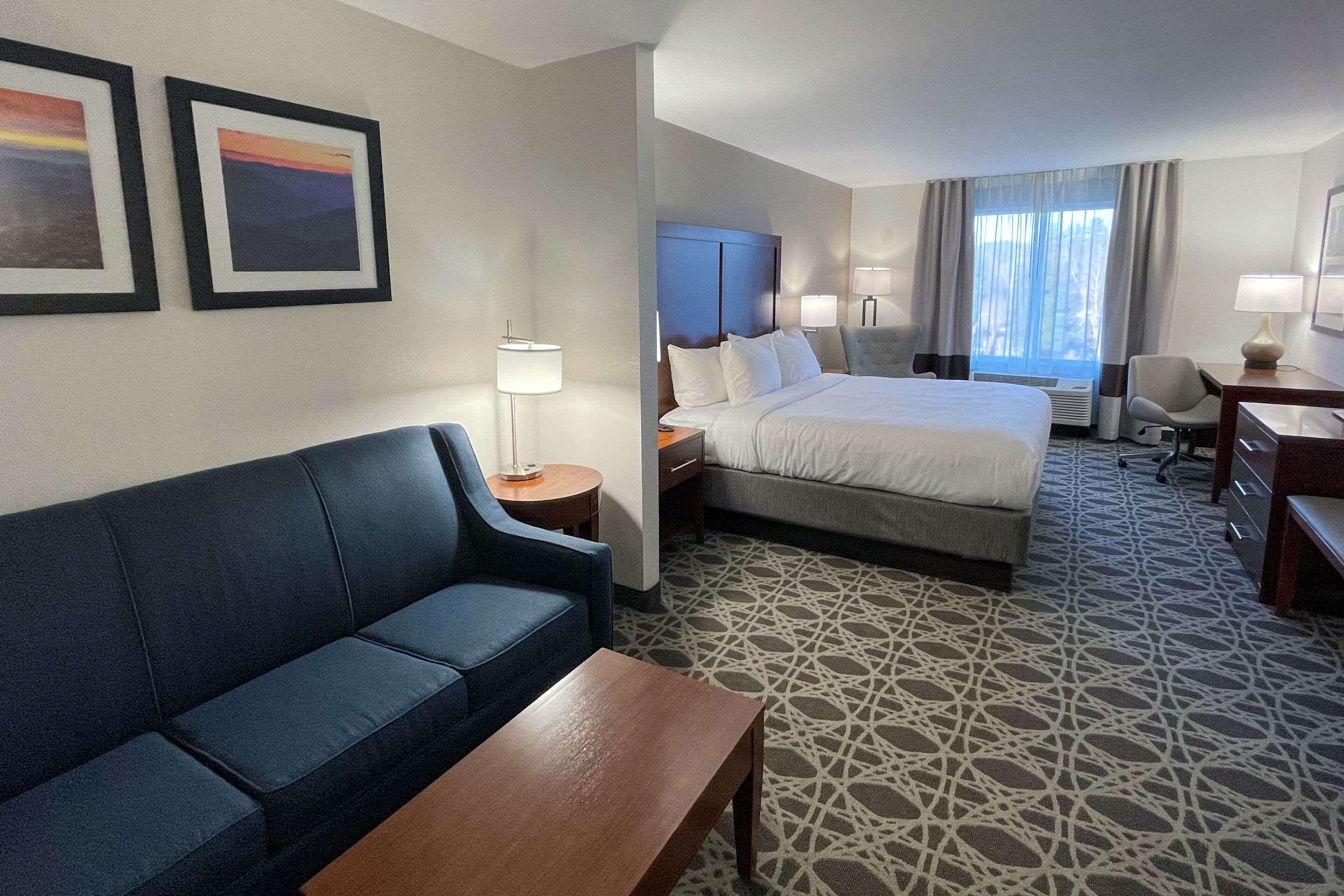ברוורד Comfort Inn & Suites מראה חיצוני תמונה
