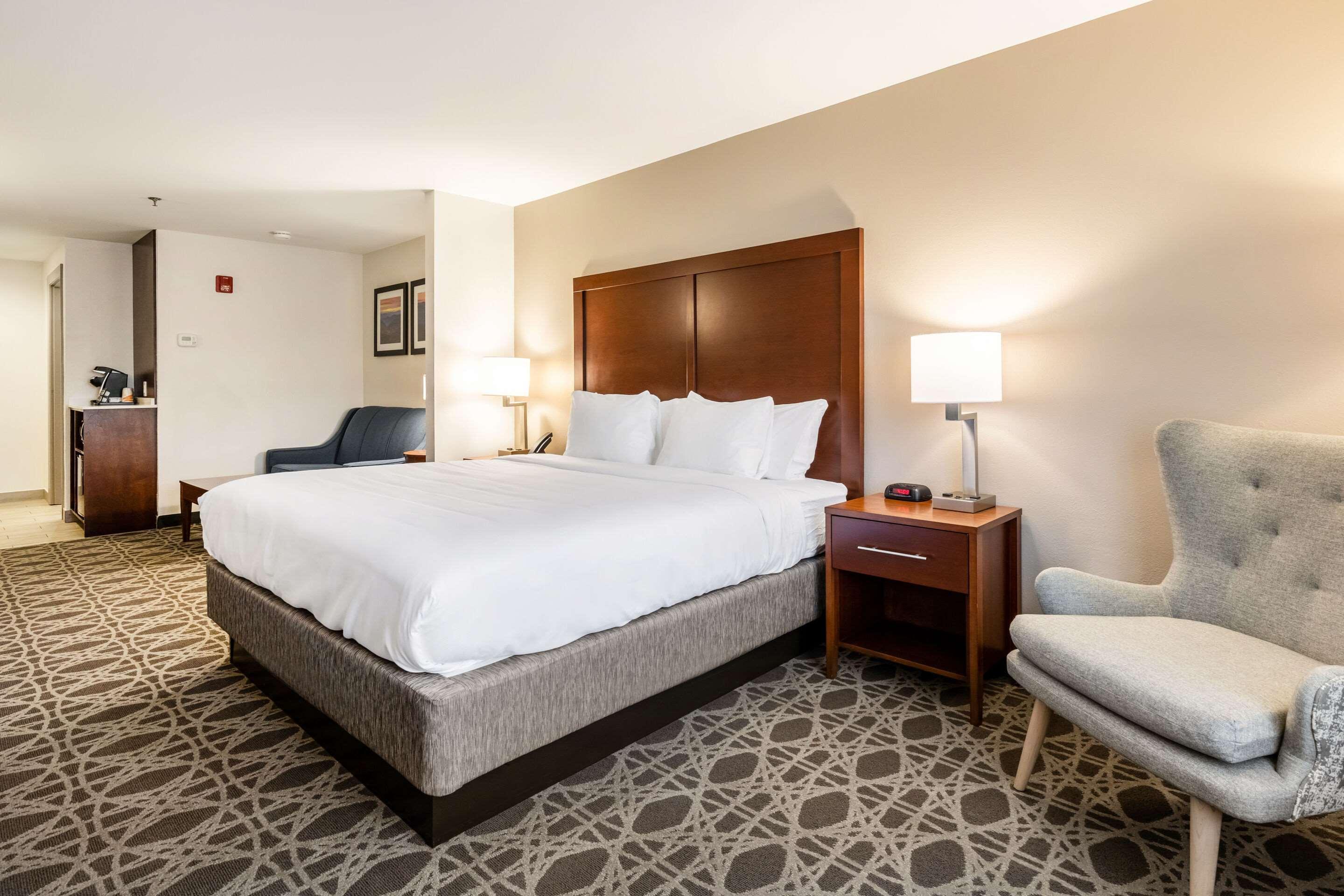 ברוורד Comfort Inn & Suites מראה חיצוני תמונה