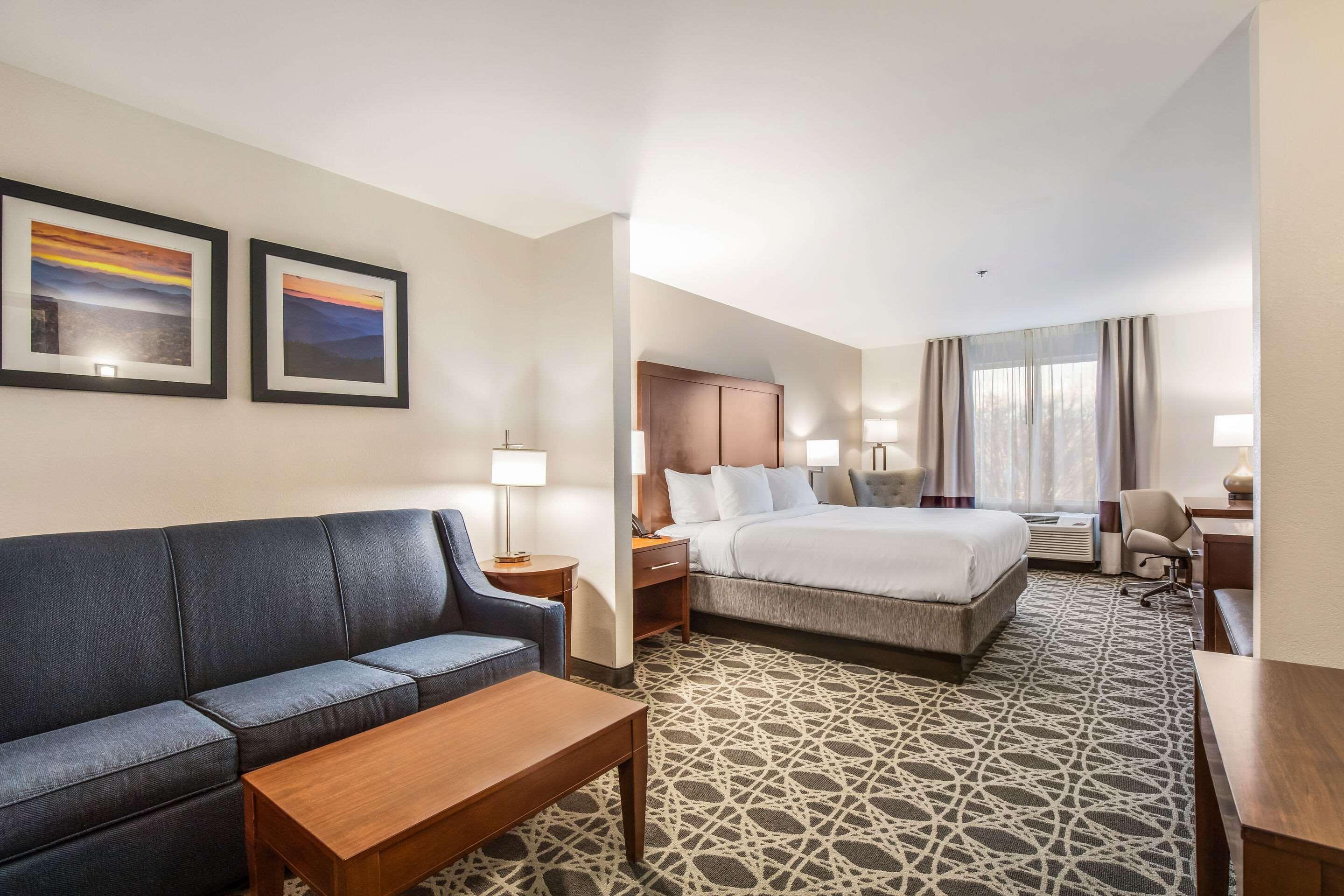 ברוורד Comfort Inn & Suites מראה חיצוני תמונה