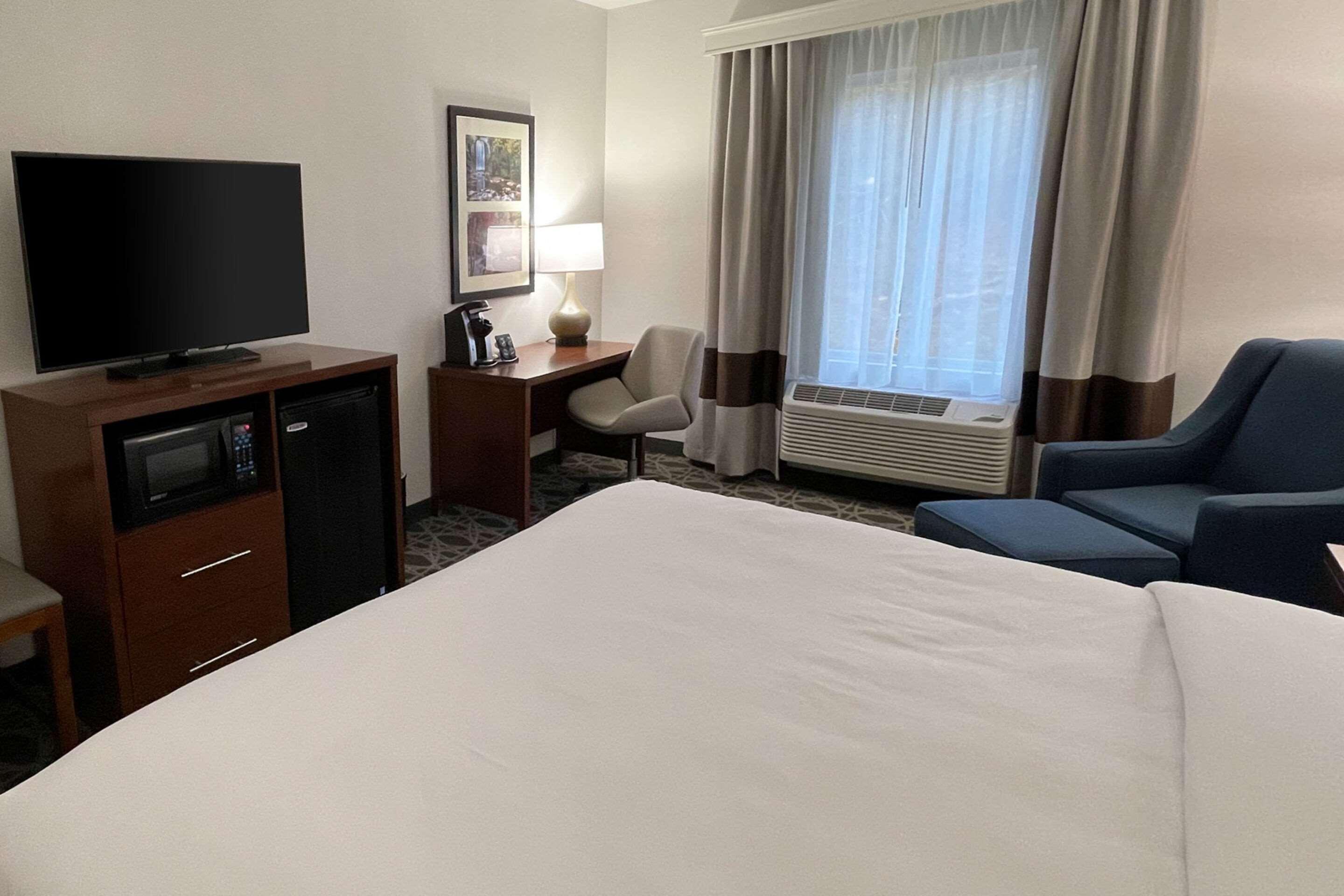 ברוורד Comfort Inn & Suites מראה חיצוני תמונה