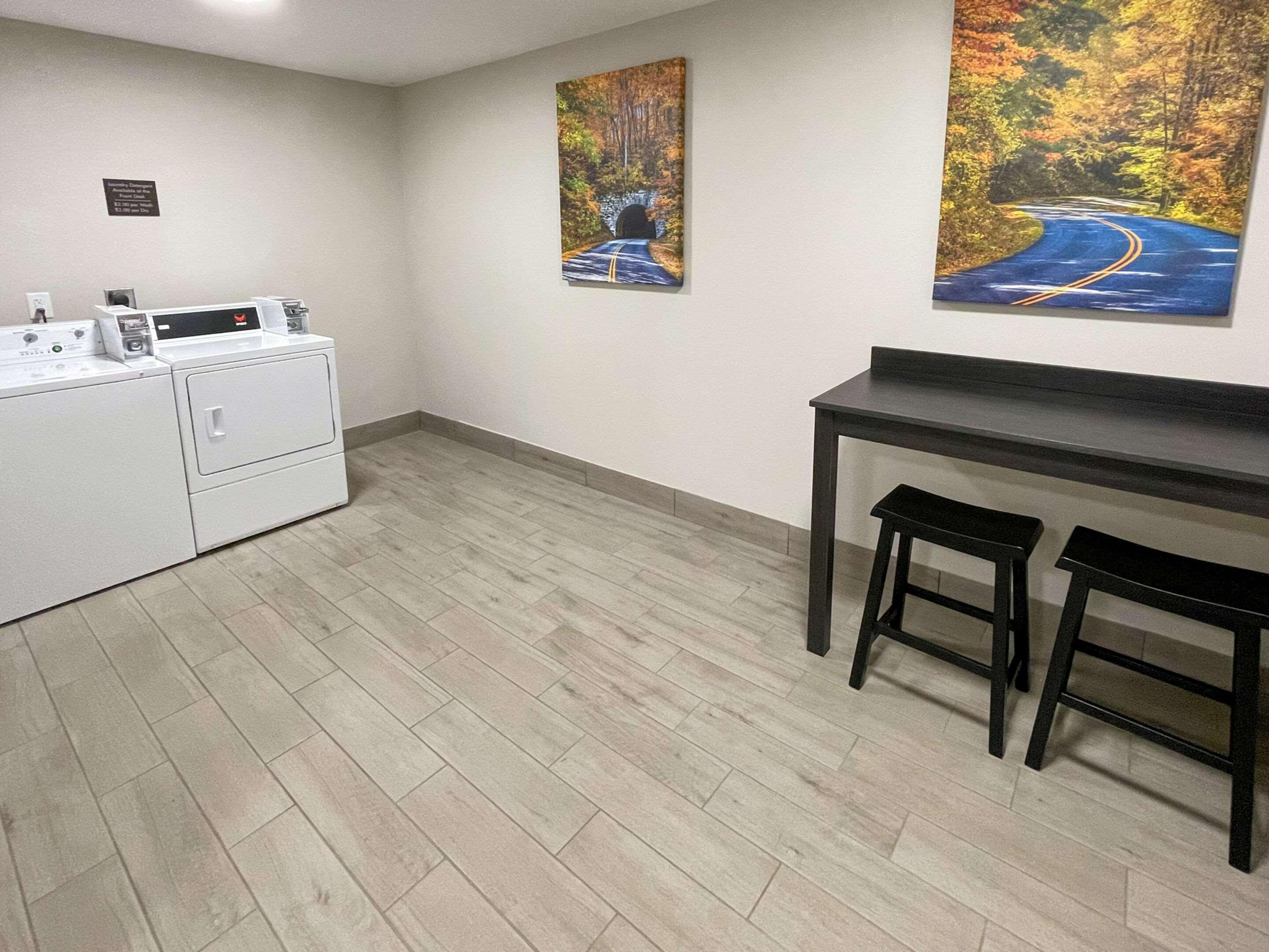 ברוורד Comfort Inn & Suites מראה חיצוני תמונה