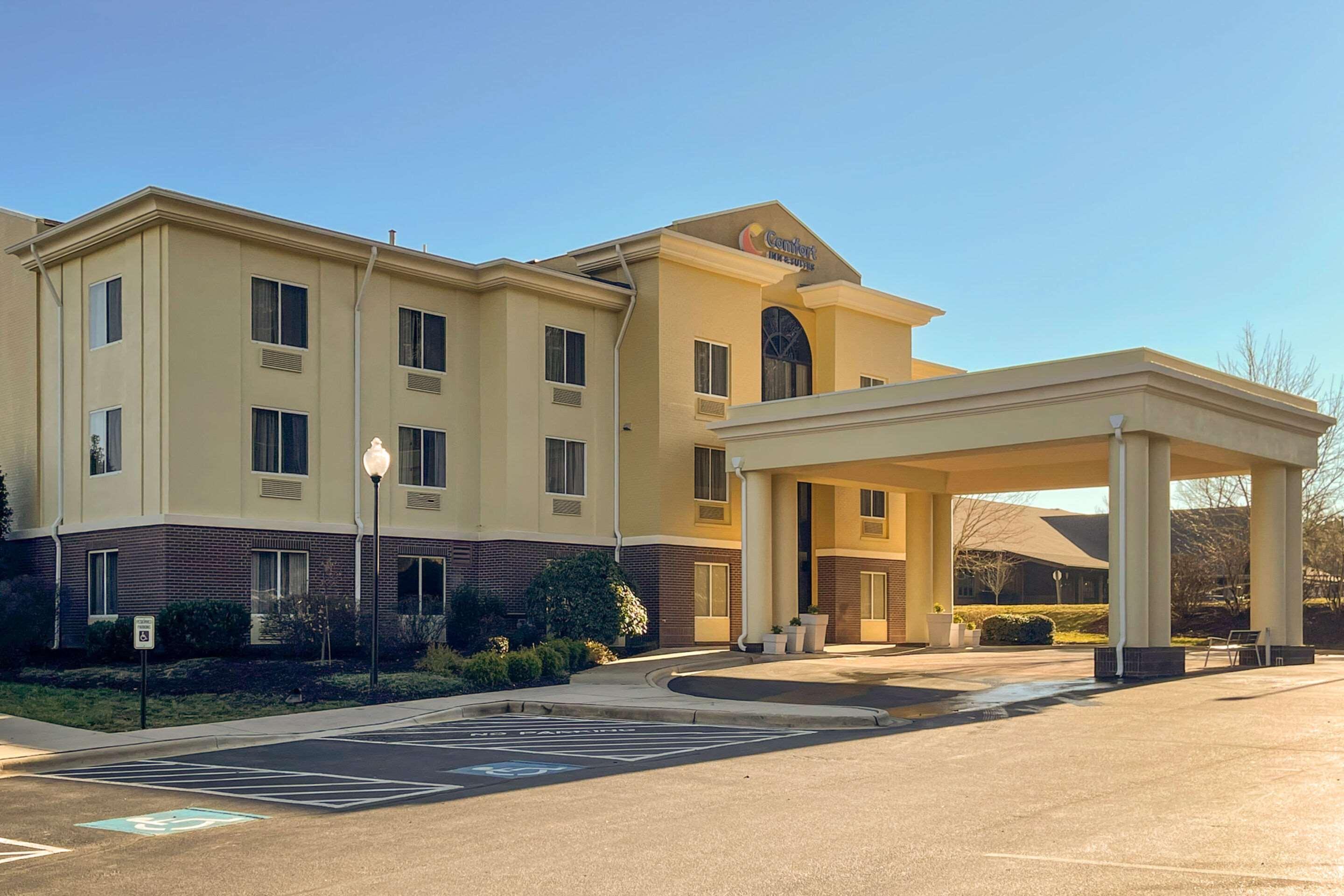 ברוורד Comfort Inn & Suites מראה חיצוני תמונה