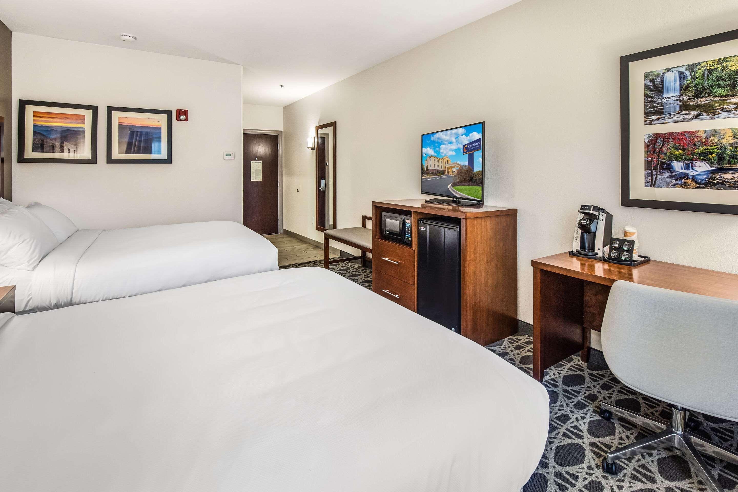 ברוורד Comfort Inn & Suites מראה חיצוני תמונה