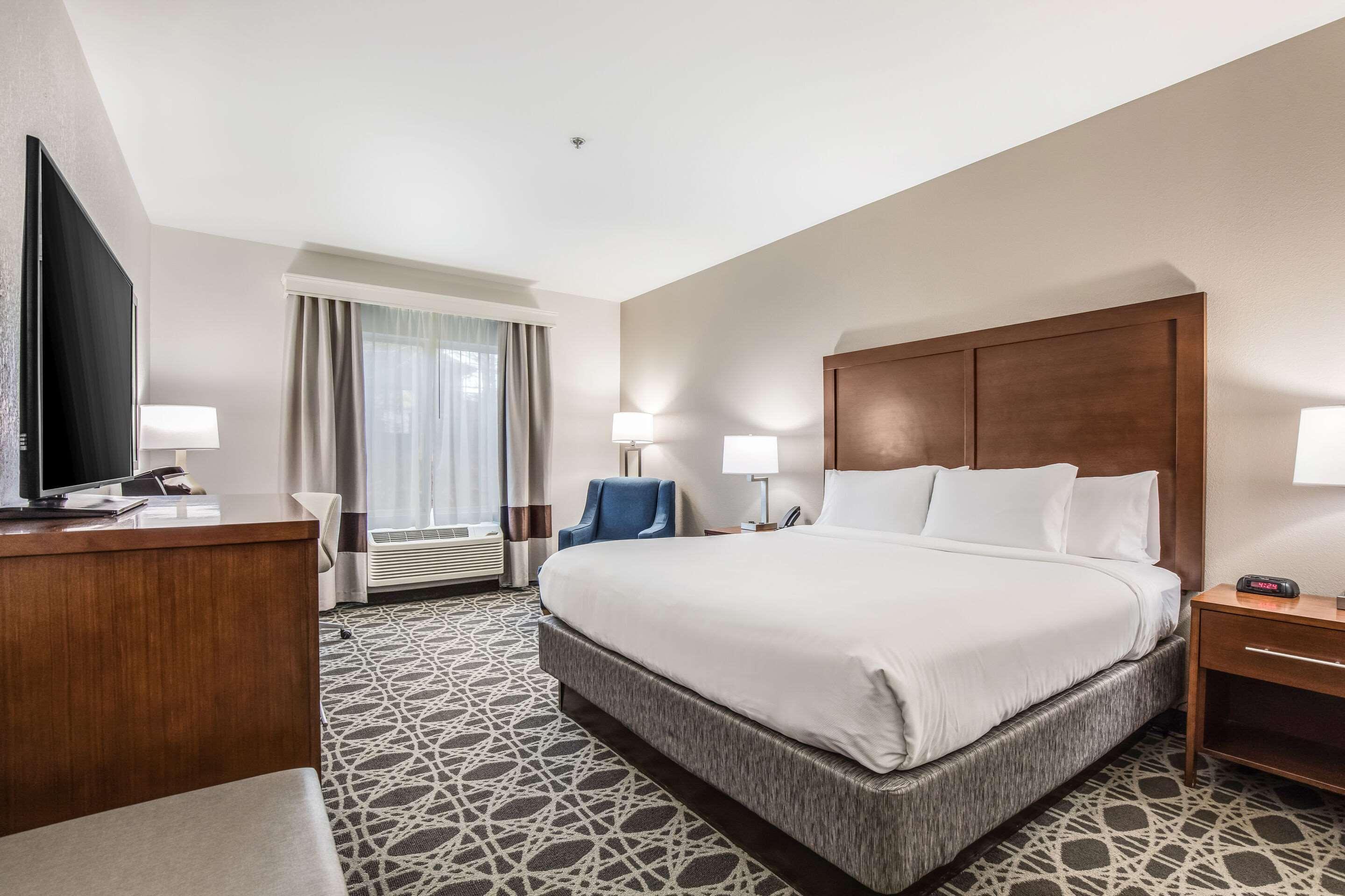 ברוורד Comfort Inn & Suites מראה חיצוני תמונה