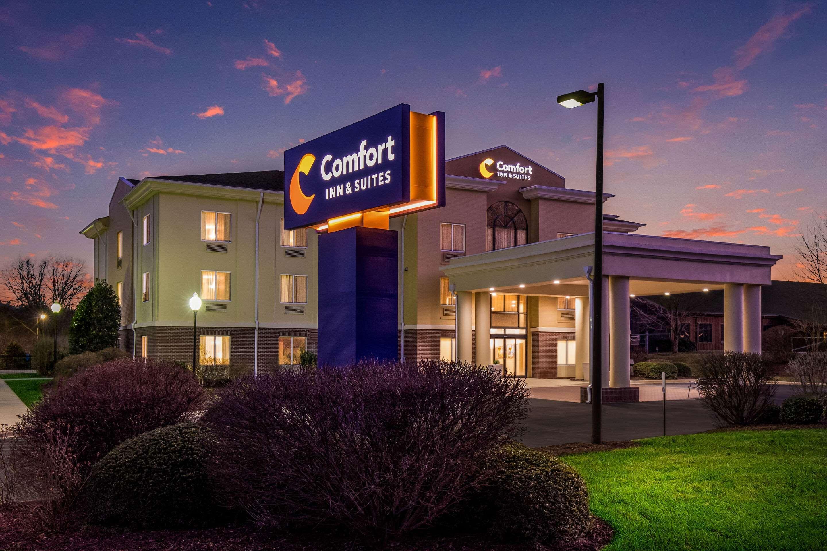 ברוורד Comfort Inn & Suites מראה חיצוני תמונה