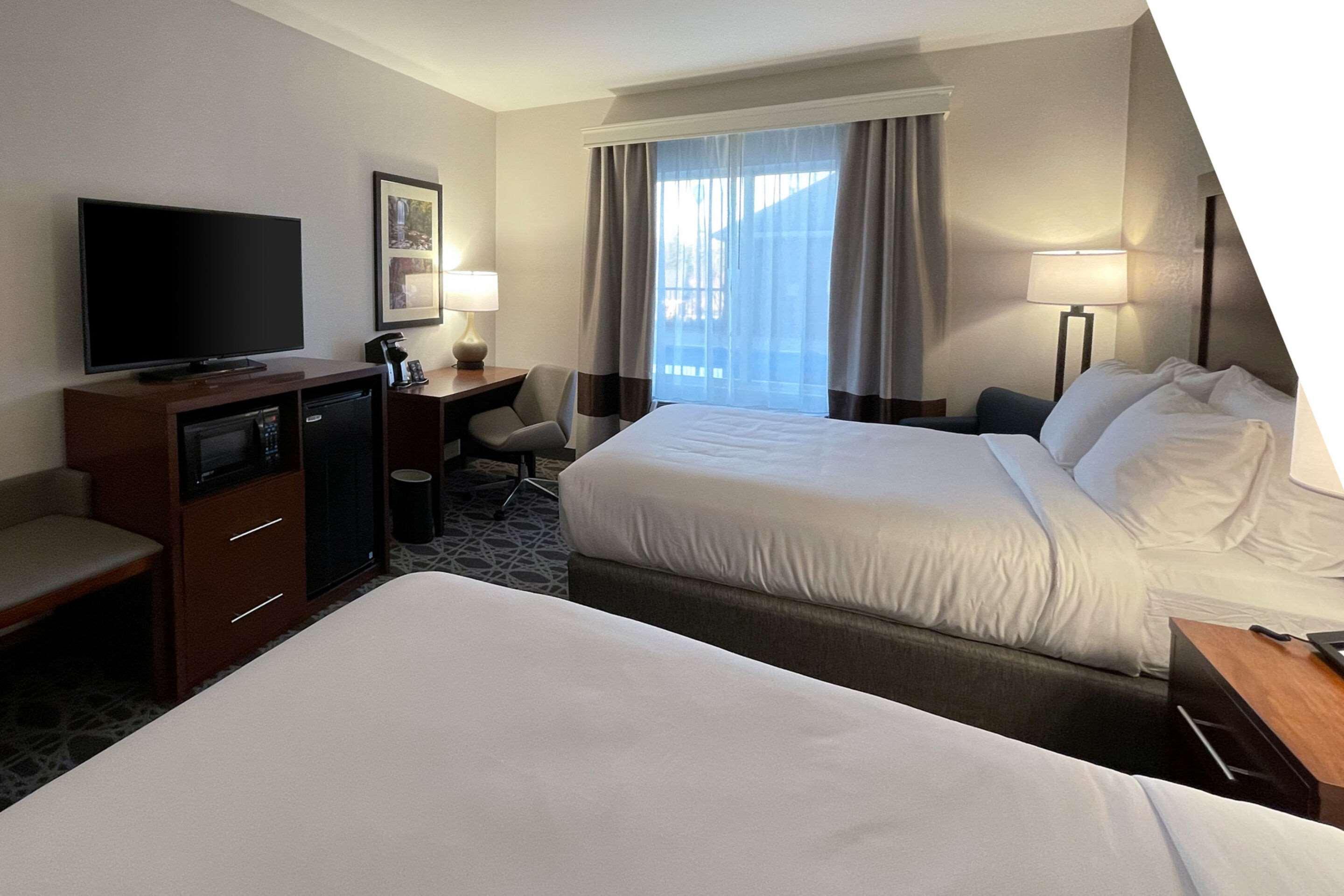 ברוורד Comfort Inn & Suites מראה חיצוני תמונה