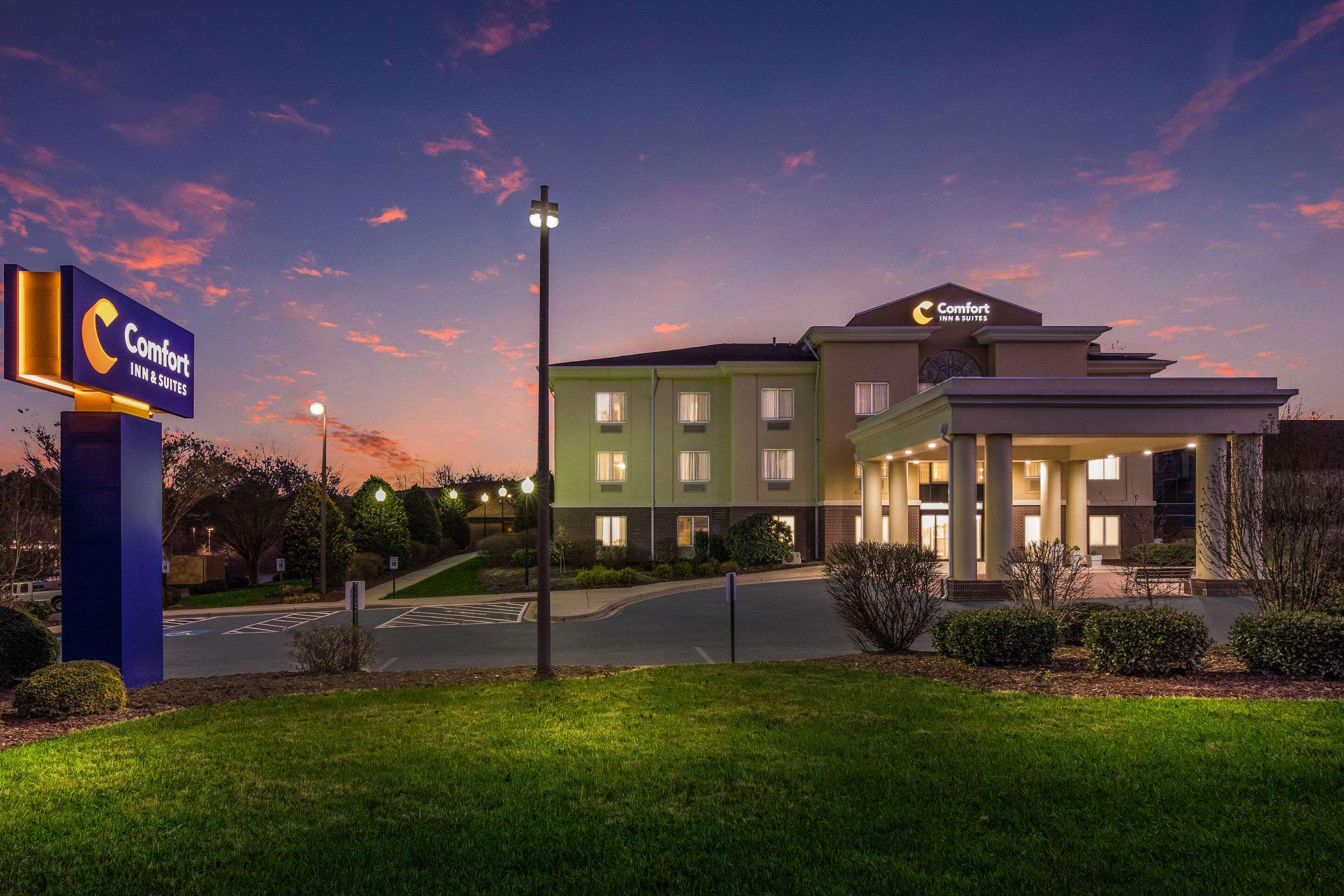 ברוורד Comfort Inn & Suites מראה חיצוני תמונה