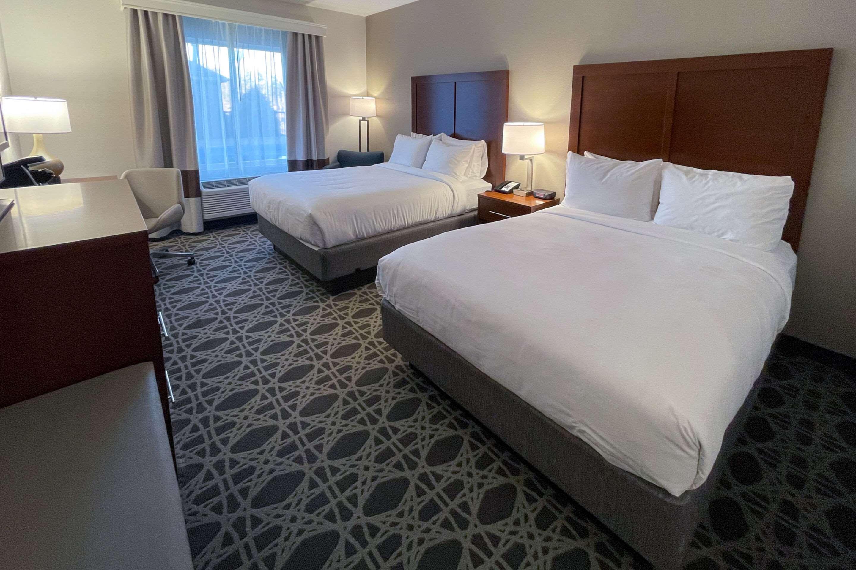 ברוורד Comfort Inn & Suites מראה חיצוני תמונה