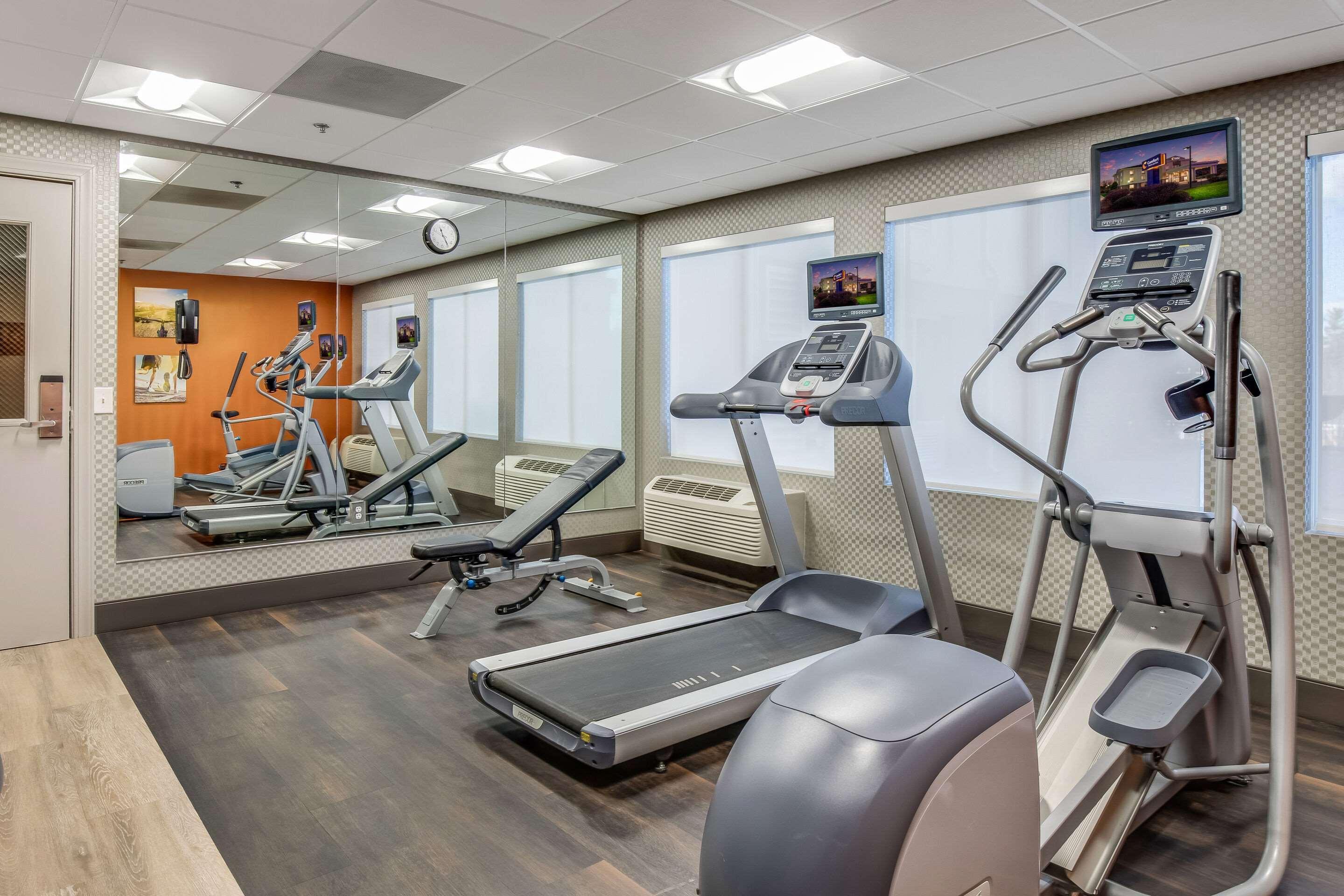 ברוורד Comfort Inn & Suites מראה חיצוני תמונה