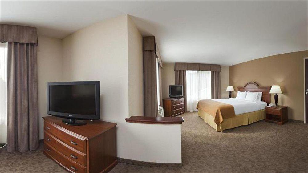 ברוורד Comfort Inn & Suites מראה חיצוני תמונה
