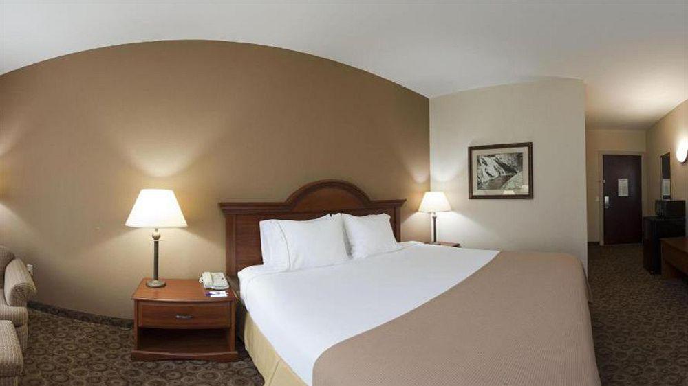 ברוורד Comfort Inn & Suites מראה חיצוני תמונה