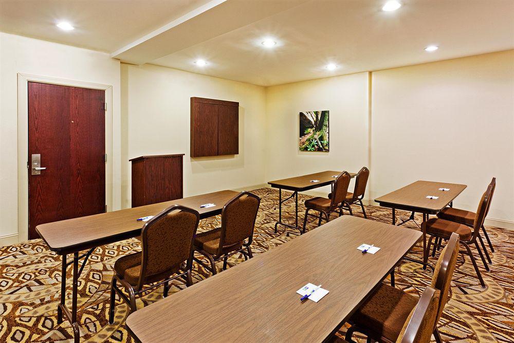 ברוורד Comfort Inn & Suites מתקנים תמונה